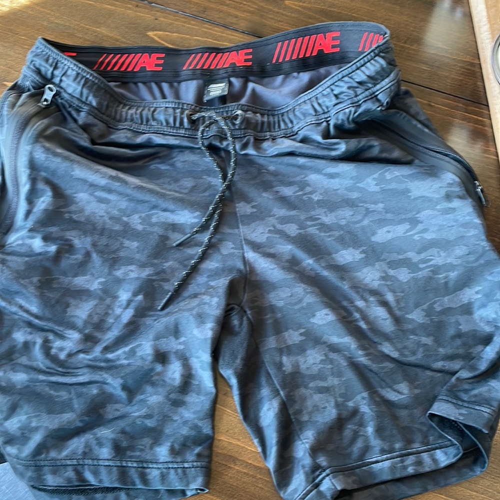 AE Mens jogger shorts - size large
